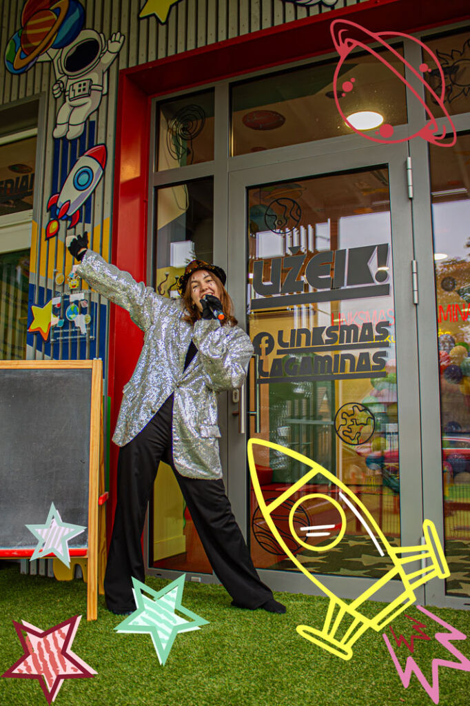 Seimu-sventes-mamupakeisti-teveliu-ir-seneliu-ir-seneliu-gimtadieniai-linksmo-lagamino-studijose